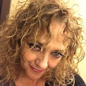 Meet your Posher, Leeann